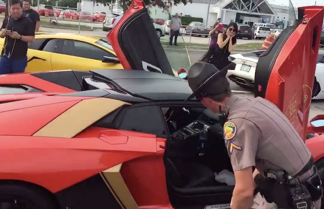 Dàn siêu xe của Gia Lai Team chạm mặt cảnh sát Mỹ