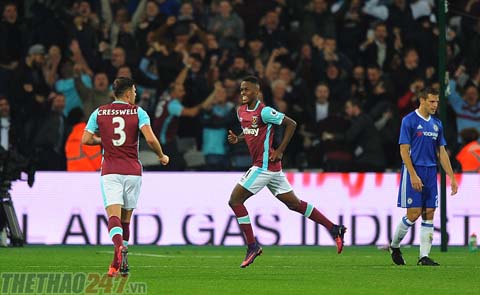 West Ham 2-1 Chelsea: Chelsea dừng chân ở cúp Liên đoàn Anh West Ham 2-1 Chelsea, ket qua West Ham 2-1 Chelsea, ti so West Ham 2-1 Chelsea, cup lien doan, chelsea bi loai ,
