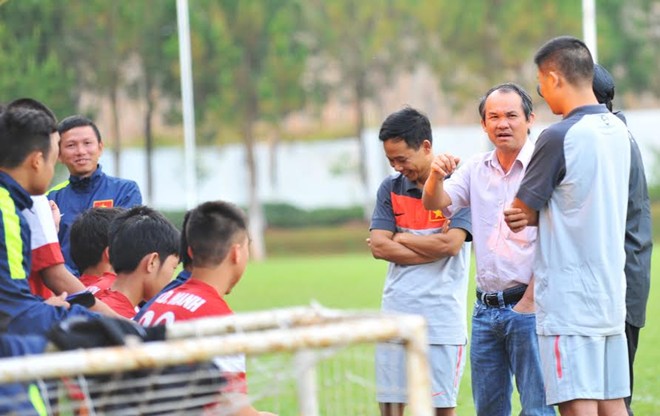 Bầu Đức nhắn nhủ U19 HAGL trước trận chung kết Bầu Đức nhắn nhủ U19 HAGL trước trận chung kết