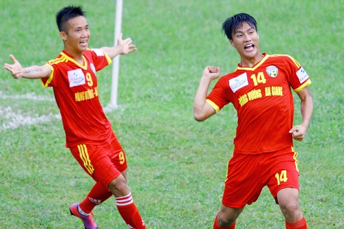 V League 2015, QNK Quảng Nam, XSKT Cần Thơ, đội tuyển U23 Việt Nam, SEA Games 28, Mạc Hồng Quân, QNK Quảng Nam, đội tuyển Việt Nam, AFF Cup