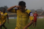 Cựu tiền đạo U19 Việt Nam dành bàn thắng đầu tiên tặng mẹ