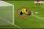 VIDEO: Mats Hummels lại thay thủ môn cản phá cứu thua cho Dortmund