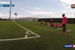 VIDEO: Nữ cầu thủ Barca tập ghi bàn từ chấm phạt góc như Tuyết Dung VIDEO: Nữ cầu thủ Barca tập ghi bàn từ chấm phạt góc như Tuyết Dung