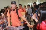 U23 Việt Nam trở về trong vòng vây người hâm mộ U23 Việt Nam trở về trong vòng vây người hâm mộ