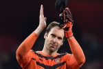 Cech xô đổ kỷ lục tại giải Ngoại hạng Anh Cech xô đổ kỷ lục tại giải Ngoại hạng Anh