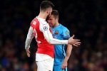 Jordi Alba với pha diễn kịch thảm hoạ trong trận đấu gặp Arsenal Jordi Alba với pha diễn kịch thảm hoạ trong trận đấu gặp Arsenal