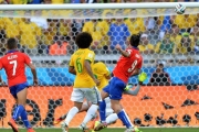 Video World Cup 2014: Pha bóng chạm xà ngang đáng tiếc của Chile phút 120