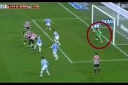 VIDEO: Phản xạ tuyệt vời của thủ thành Ochoa trong trận gặp Athletic Bilbao VIDEO: Phản xạ tuyệt vời của thủ thành Ochoa trong trận gặp Athletic Bilbao