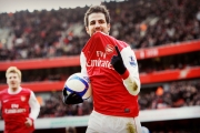 VIDEO: Pha solo ghi bàn từ giữa sân của Fabregas trong màu áo Arsenal VIDEO: Pha solo ghi bàn từ giữa sân của Fabregas trong màu áo Arsenal
