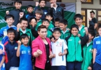 U19 VN được lực sĩ Phạm Văn Mách truyền dạy kinh nghiệm U19 VN được lực sĩ Phạm Văn Mách truyền dạy kinh nghiệm