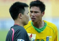 Đe dọa trọng tài, cầu thủ của CLB Hà Nội nhận án phạt nặng Đe dọa trọng tài, cầu thủ của CLB Hà Nội nhận án phạt nặng