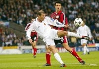 VIDEO: Lần vô địch Champions League gần nhất của Real Madrid (chung kết 2002) VIDEO: Lần vô địch Champions League gần nhất của Real Madrid (chung kết 2002)