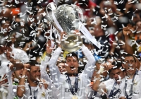 Cristiano Ronaldo: Bây giờ, anh thực sự vĩ đại! Cristiano Ronaldo: Bây giờ, anh thực sự vĩ đại!
