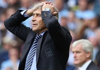 HLV Pellegrini tố trọng tài cướp penalty của Man City HLV Pellegrini tố trọng tài cướp penalty của Man City