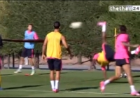 VIDEO: Sao Barca chơi tennis bằng đầu và chân trong buổi tập VIDEO: Sao Barca chơi tennis bằng đầu và chân trong buổi tập