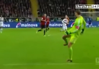 VIDEO: Neuer giật gót điệu đà khiến HLV Frankfurt gật gù thán phục VIDEO: Neuer giật gót điệu đà khiến HLV Frankfurt gật gù thán phục