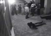 Video võ thuật: 3 tên côn đồ bị knock out vì trêu nhầm vợ võ sỹ Video võ thuật: 3 tên côn đồ bị knock out vì trêu nhầm vợ võ sỹ