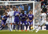 Video clip bàn thắng: Real Madrid 3-0 Espanyol - Siêu phẩm sút phạt của Bale Video clip bàn thắng: Real Madrid 3-0 Espanyol - Siêu phẩm sút phạt của Bale