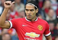Quá vô duyên, Falcao bất ngờ nhận món quà từ Van Gaal Quá vô duyên, Falcao bất ngờ nhận món quà từ Van Gaal