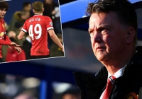 Cuối cùng Van Gaal cũng lên tiếng về 3-5-2 Cuối cùng Van Gaal cũng lên tiếng về 3-5-2