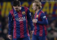 Lionel Messi lại nôn khan trên sân Lionel Messi lại nôn khan trên sân