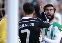 Ronaldo có nguy cơ bị treo giò 12 trận Ronaldo có nguy cơ bị treo giò 12 trận