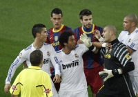 VIDEO: Có 1 Ronaldo nóng giận và đánh người như thế nào? VIDEO: Có 1 Ronaldo nóng giận và đánh người như thế nào?