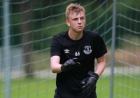 Đang tập, thủ môn Everton bị đánh nhập viện Đang tập, thủ môn Everton bị đánh nhập viện