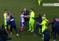 VIDEO: Torres suýt choảng Neymar khi ra sân nghỉ giữa hai hiệp VIDEO: Torres suýt choảng Neymar khi ra sân nghỉ giữa hai hiệp