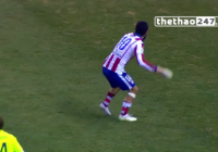 VIDEO: Arda Turan rút giầy ném trọng tài biên VIDEO: Arda Turan rút giầy ném trọng tài biên