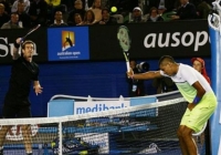 VIDEO: Tình huống giơ vợt như chắn bóng chuyền ở Australian Open 2015 VIDEO: Tình huống giơ vợt như chắn bóng chuyền ở Australian Open 2015