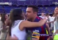 VIDEO: Xavi ôm hôn 10 hot girl cùng một lúc VIDEO: Xavi ôm hôn 10 hot girl cùng một lúc