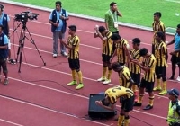 U23 Malaysia được CĐV nhà sốc lại tinh thần sau trận thua Thái Lan U23 Malaysia được CĐV nhà sốc lại tinh thần sau trận thua Thái Lan