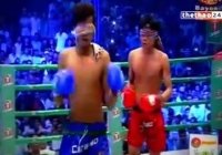 VIDEO: 2 võ sỹ bịt mắt thi đấu quyền anh siêu hài hước VIDEO: 2 võ sỹ bịt mắt thi đấu quyền anh siêu hài hước