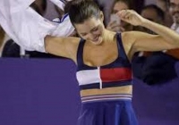 VIDEO: Trận đánh tennis nóng bỏng giữa Nadal và người đẹp VIDEO: Trận đánh tennis nóng bỏng giữa Nadal và người đẹp