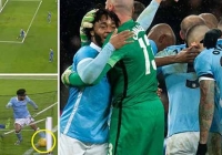 Man City loại Everton với bàn thắng gây tranh cãi Man City loại Everton với bàn thắng gây tranh cãi
