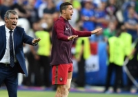 HLV Mourinho chỉ trích Ronaldo về hành vi 'thái quá' ở EURO 2016 HLV Mourinho chỉ trích Ronaldo về hành vi 'thái quá' ở EURO 2016