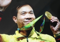 Chủ tịch nước tặng Huân chương Lao động hạng Nhất cho Hoàng Xuân Vinh Chủ tịch nước tặng Huân chương Lao động hạng Nhất cho Hoàng Xuân Vinh