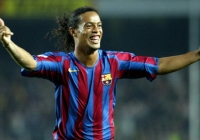 Ronaldinho ấn định ngày giải nghệ, hé lộ công việc mới Ronaldinho ấn định ngày giải nghệ, hé lộ công việc mới