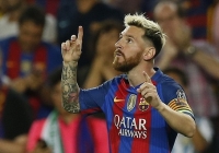 Champions League: Lập hat-trick, Messi vượt CR7 Champions League: Lập hat-trick, Messi vượt CR7