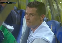 VIDEO: Toàn cảnh vụ Ronaldo tức giận với Zidane khi bị thay ra ngoài VIDEO: Toàn cảnh vụ Ronaldo tức giận với Zidane khi bị thay ra ngoài
