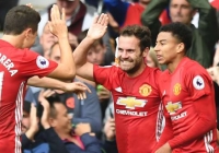 Juan Mata nói chuyện với Mourinho về tương lai Juan Mata nói chuyện với Mourinho về tương lai