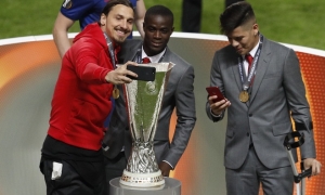 Ibra bất ngờ nói về tương lai sau danh hiệu Europa League Ibra bất ngờ nói về tương lai sau danh hiệu Europa League