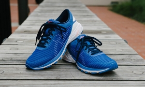 Giày chạy bộ siêu nhẹ ASICS - giúp người chạy duy trì tốc độ Giày chạy bộ siêu nhẹ ASICS - giúp người chạy duy trì tốc độ