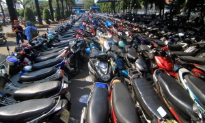 Thêm 2 triệu xe máy: Chính quyền muốn cấm, dân cần cứ mua Thêm 2 triệu xe máy: Chính quyền muốn cấm, dân cần cứ mua