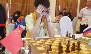 Thần đồng Anh Khôi gây ấn tượng trước ba kỳ thủ Trung Quốc Thần đồng Anh Khôi gây ấn tượng trước ba kỳ thủ Trung Quốc