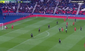 Sắp mất chức vô địch, PSG ghi bàn thắng ‘bẩn nhất thế giới’ Sắp mất chức vô địch, PSG ghi bàn thắng ‘bẩn nhất thế giới’