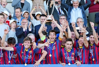 Video bóng đá: Đánh bại U19 Benfica 3-0, U19 Barcelona vô địch UEFA Youth League Video bóng đá: Đánh bại U19 Benfica 3-0, U19 Barcelona vô địch UEFA Youth League