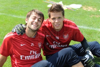 Video danh thủ: Nét tương đồng kỳ lạ của Szczesny và Fabianski Video danh thủ: Nét tương đồng kỳ lạ của Szczesny và Fabianski