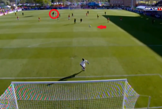 Video bóng đá: Tài năng trẻ của U19 Barcelona lập siêu phẩm từ giữa sân Video bóng đá: Tài năng trẻ của U19 Barcelona lập siêu phẩm từ giữa sân